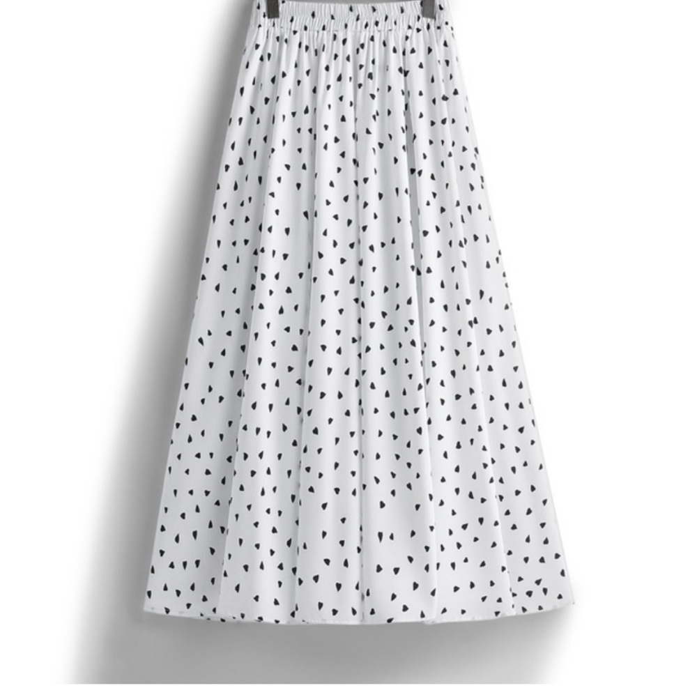 White and Black Heart Print Skirt NWT